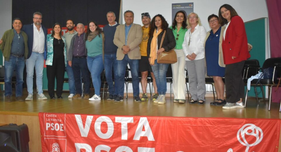 'Foto de familia' en el acto PSOE Riópar